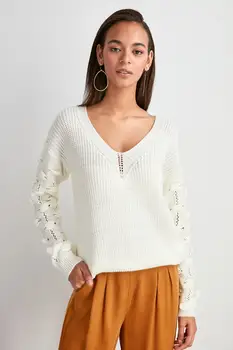 

Trendyol V-Neck Knitwear Sweater TWOAW20KZ1334
