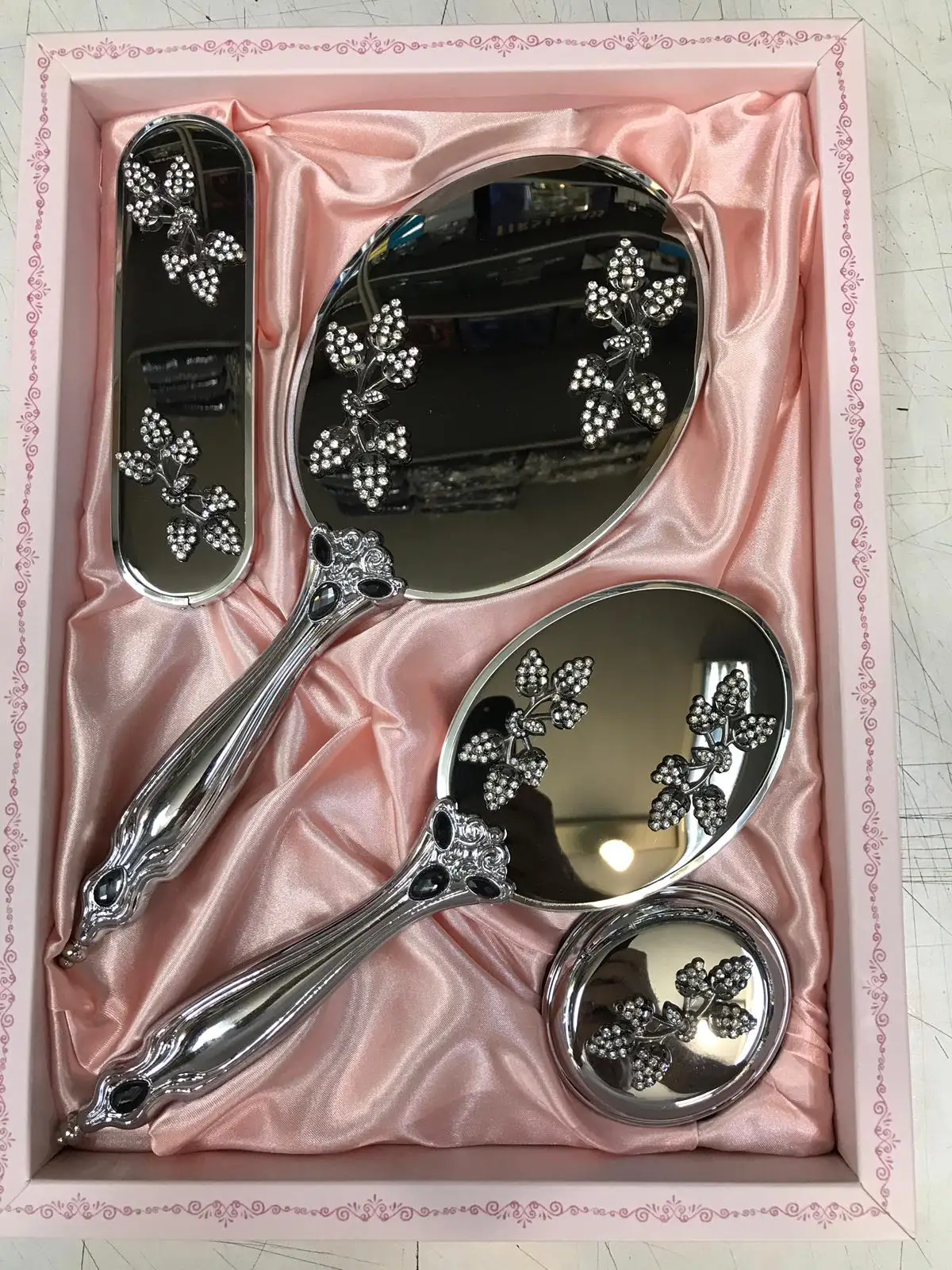 

Papatya Mirror Comb Set with Gray Handle - 2 FREE SHİPPİNG
