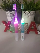 Seago-cepillo de dientes eléctrico para niños, boquillas de repuesto con recordatorio inteligente, luz LED, suministro de batería, Sónico, 3 años +