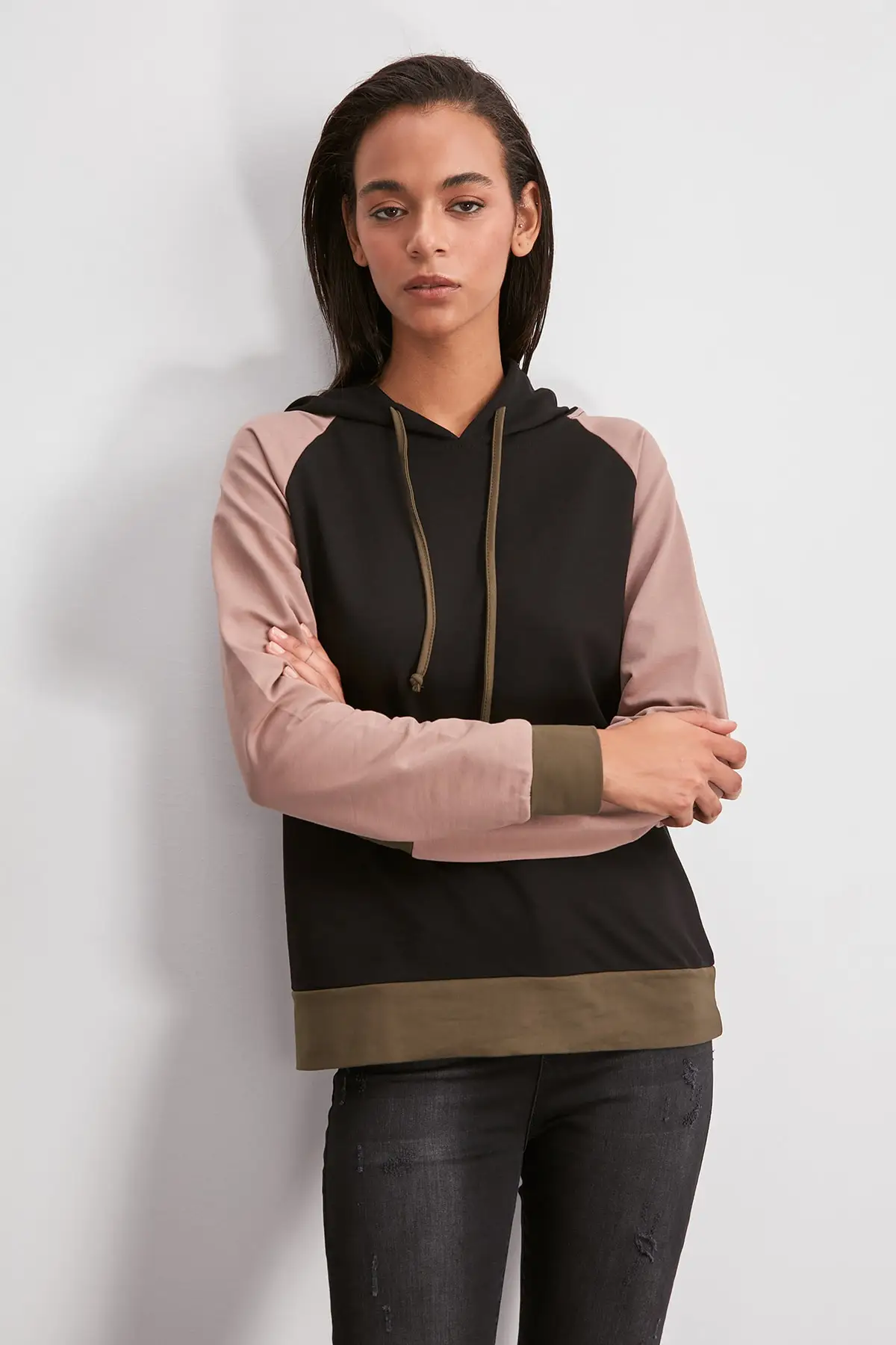 Trendyol трикотажная толстовка с капюшоном и цветными блоками TWOAW20SW0648