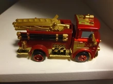 Disney Pixar-juguetes de Cars para niños, coche de rescate de fuego dorado, Rayo McQueen, Jackson Storm, de aleación de Metal fundido a presión, regalo de cumpleaños