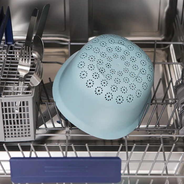 110061-Colander-Mint-DETAIL-Dishwasher-Safe
