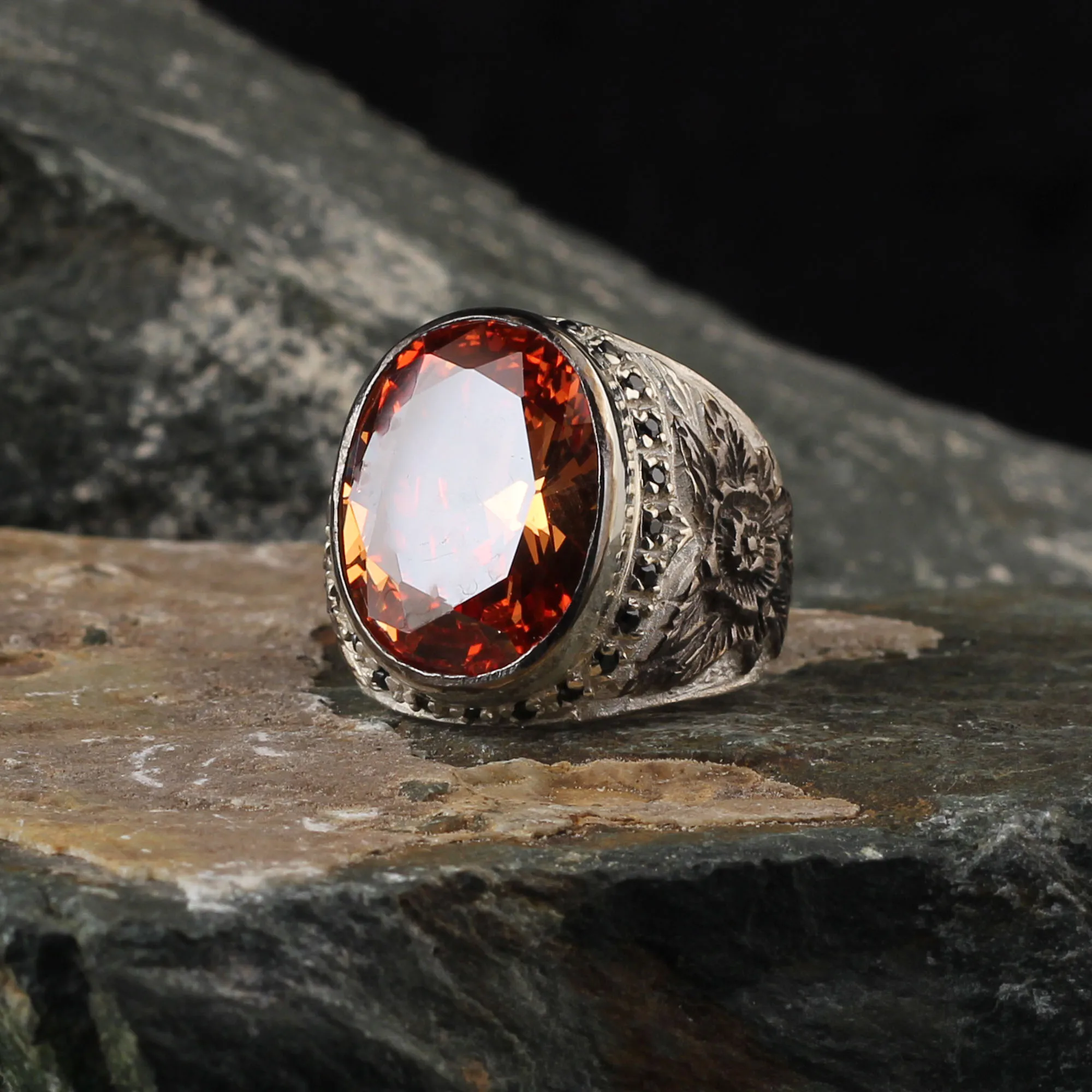 

Мужское кольцо ручной работы из серебра 925 пробы с фианитами