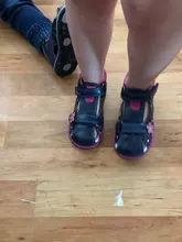 Apakowa-zapatos clásicos de moda para niños y niñas, sandalias de cuero PU para niñas pequeñas, mariposa con soporte para arco