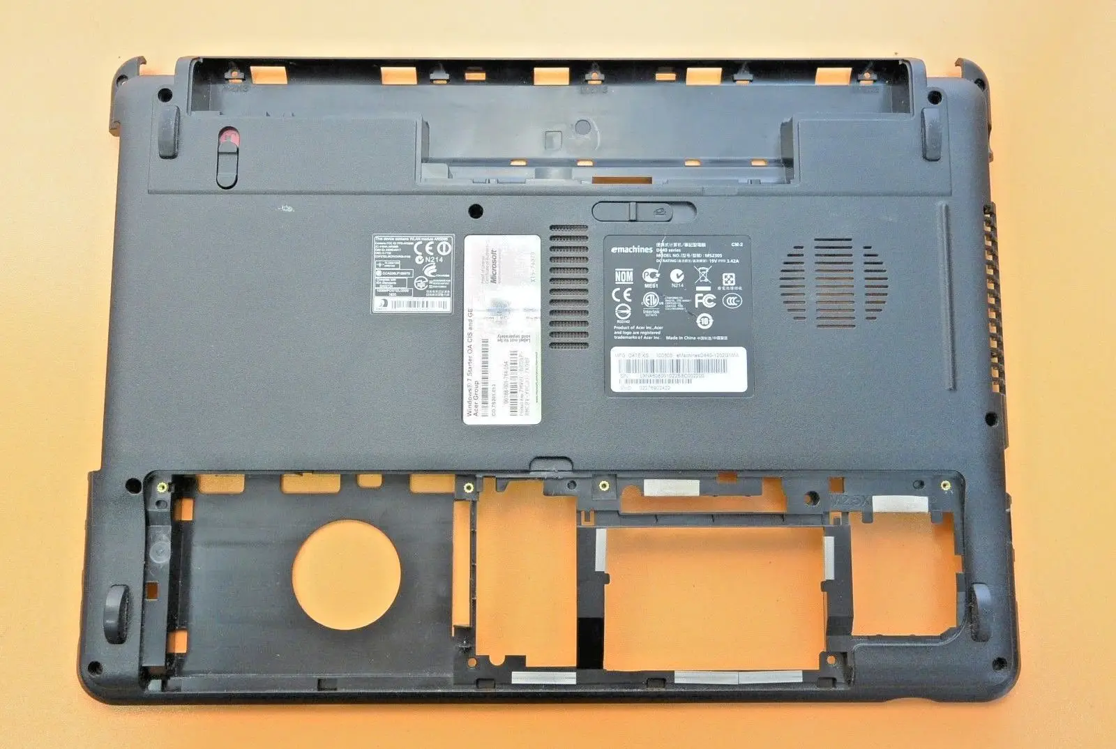 EMachines D640 D440 Поддон нижняя часть ноутбука пластик TSA604GW050041 | Компьютеры и офис