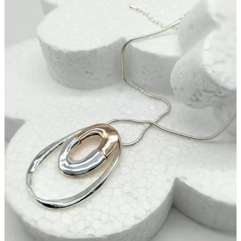 

Two-Color Women's necklace, pewter material.