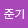 준***이