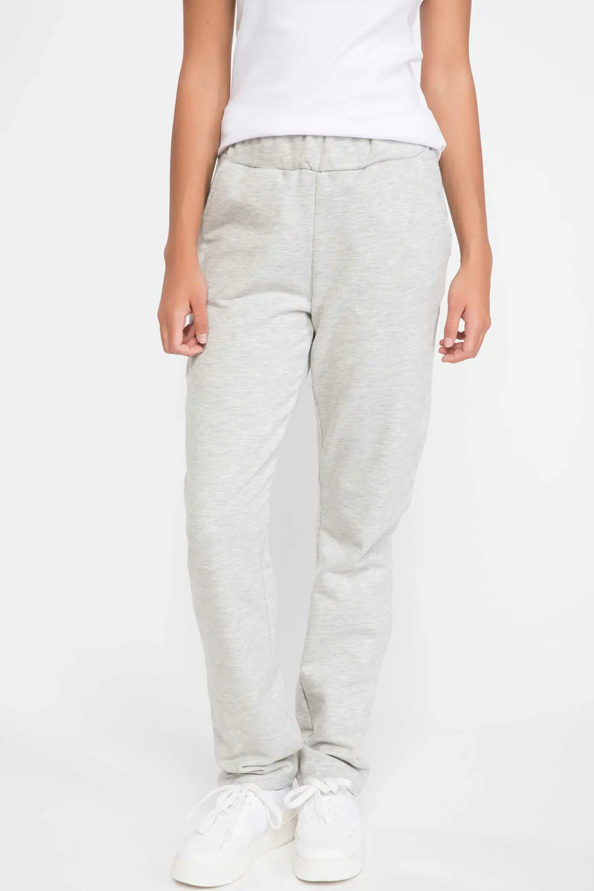 

DeFacto Woman Trousers-I8788AZ18WN
