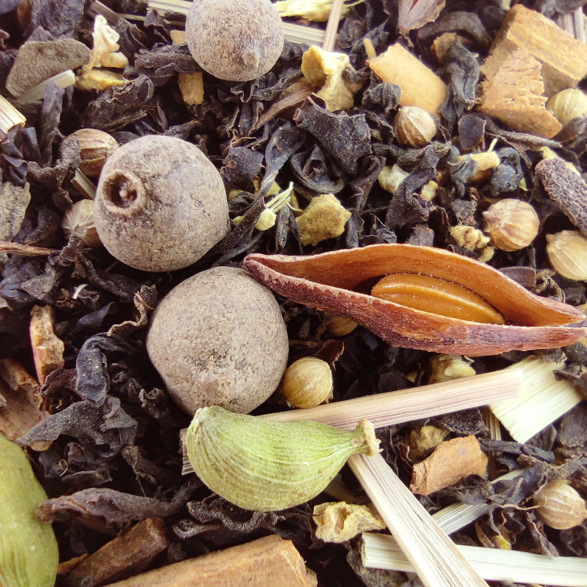 Black natural tea with additive medium leaf 100 g 