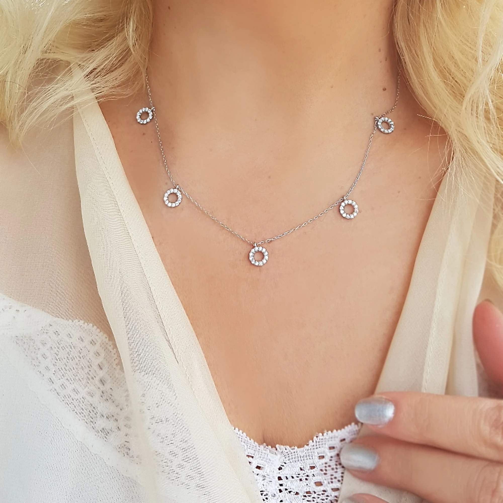 

Vaoov 925 Sterling Silver White Stone Round Necklace