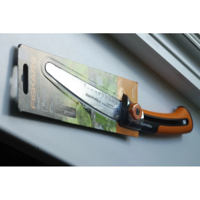 Садовая пила малая Fiskars Xtract™(S) SW73(1000613