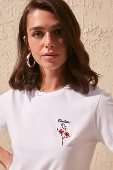 

Trendyol Embroidered Basic Knitted T-Shirt TWOSS20TS0484