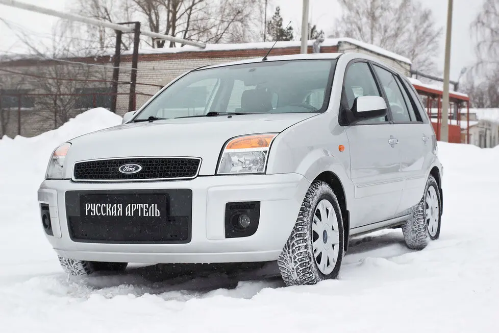 Зимняя заглушка решетки переднего бампера Ford Fusion 2005-2012. Устраняет постоянное