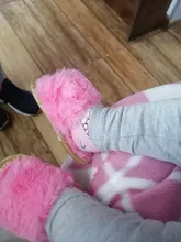 Sandalias con peluche para niñas pequeñas, zapatos planos de piel sintética con suela suave, zapatillas con correa de soporte elástico, para el hogar
