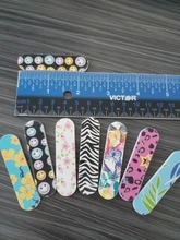 Más de 50 unids/lote Archivo de clavo de Mini tampón para uñas doble-cara estampada portátil pedicura manicura Vijlen uñas papel de lija archivo