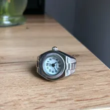 Reloj de anillo creativo para Mujer, de cuarzo, elástico, de acero y plata de lujo, Reloj de anillo de dedo