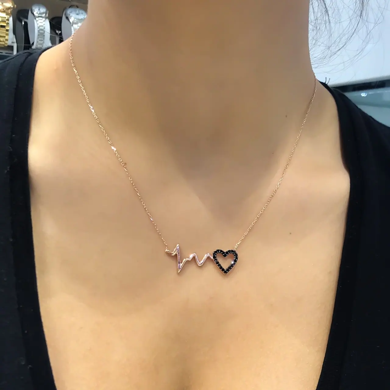 Серебряное ожерелье с изображением сердечного ритма из розового золота |