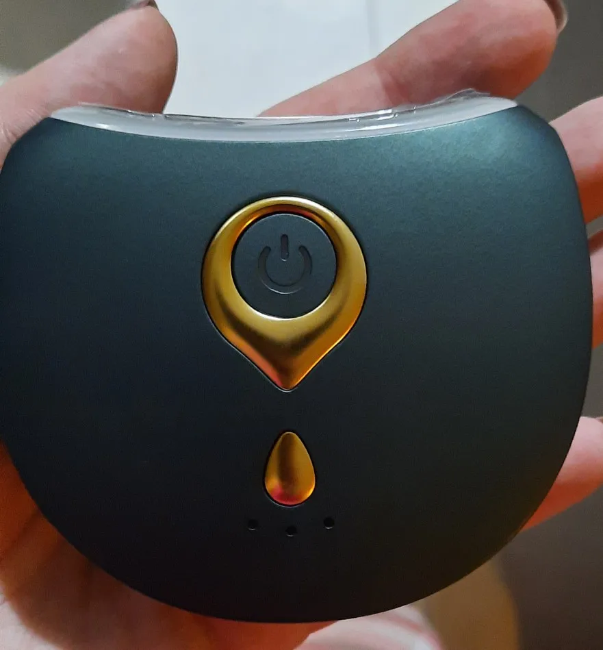 Отзыв о товаре Массажер для шеи OKACHI GLIYA, 2021 г., для массажа лица, разглаживания и удаления морщин, вибрация, холодный и горячий компресс, светодиодная подсветка, EMS терапия от пользователя E***Y