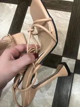 Aneikeh de verano zapatos de mujer Sandalias, de la Pu de moda Cruz-atado tacones de encaje fiesta bombas tamaño 35- 42 albaricoque blanco negro