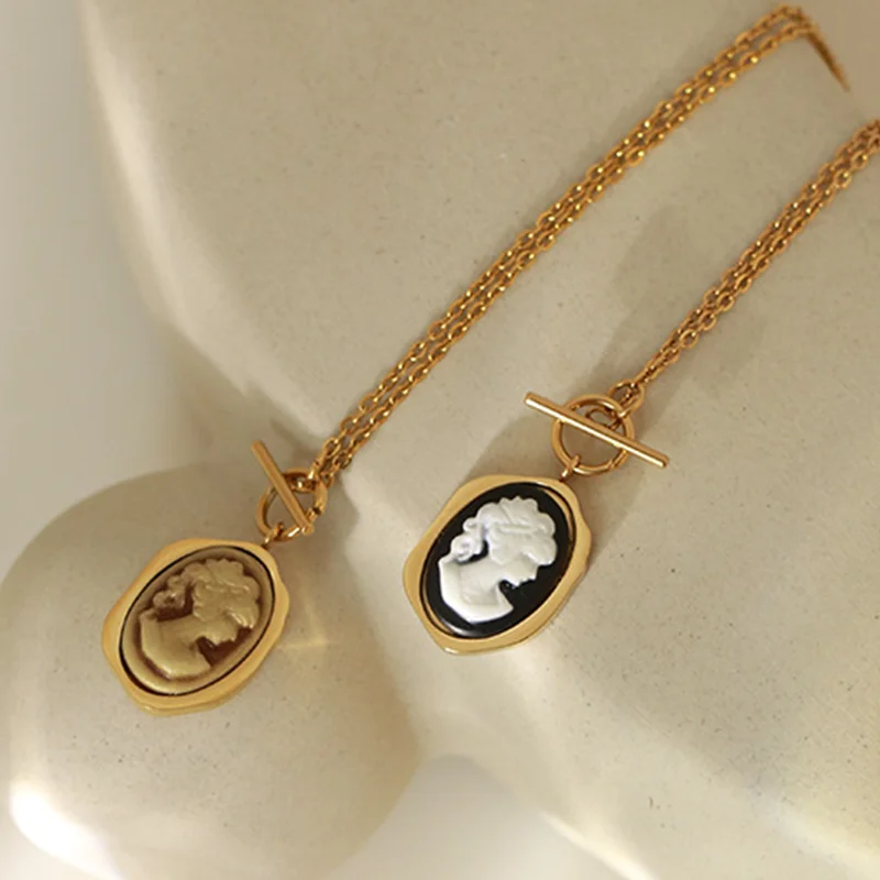 New Oval Acrylic Portrait Coin Pendant Necklace For Women Elegant Vintage Sweater Chain Women's Necklace French Female Jewelry