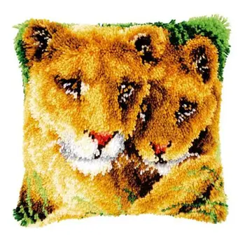 

0147954-pn cushion (carpet technique) vervaco 'Lion and львёнок' 40x40 cm