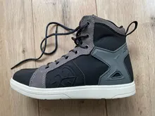 Botas de Moto SCOYCO para hombre, zapatos casuales de calle, de cuero de microfibra, botas de Moto de Motocross, zapatos de Moto, tamaño 39-46