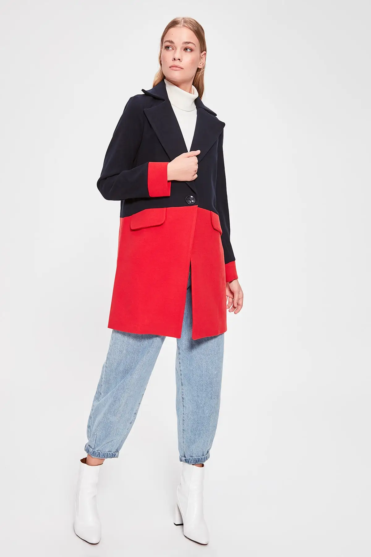 

Trendyol With Color Block Button Stamp Coat TWOAW20KB0102