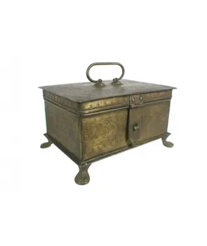 

Jewelry Box aged metal finish brass plated. Measures: 13x24x17 cm.