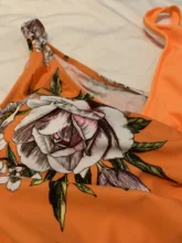 Cupshe-bañador de una pieza con cinturón con lazo para mujer, traje de baño para playa de color naranja y blanco, Monokini con cuello en V, 2021