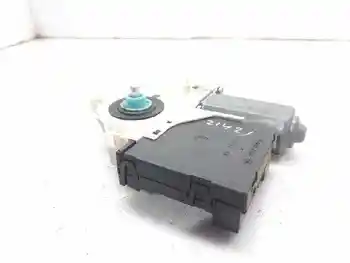 

SEAT LEON front lift engine (1P1)