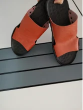 Zapatillas de verano para hombre, zapatos de piel auténtica para exteriores, chanclas suaves de talla grande 47, zapatillas informales, zapatos con conducción transpirable para playa