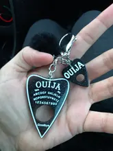 Ouija-Llavero con forma de pompón de resina para mujer, llavero de mano con bola de inflado, artesanía de tablero Punk, 1 unidad