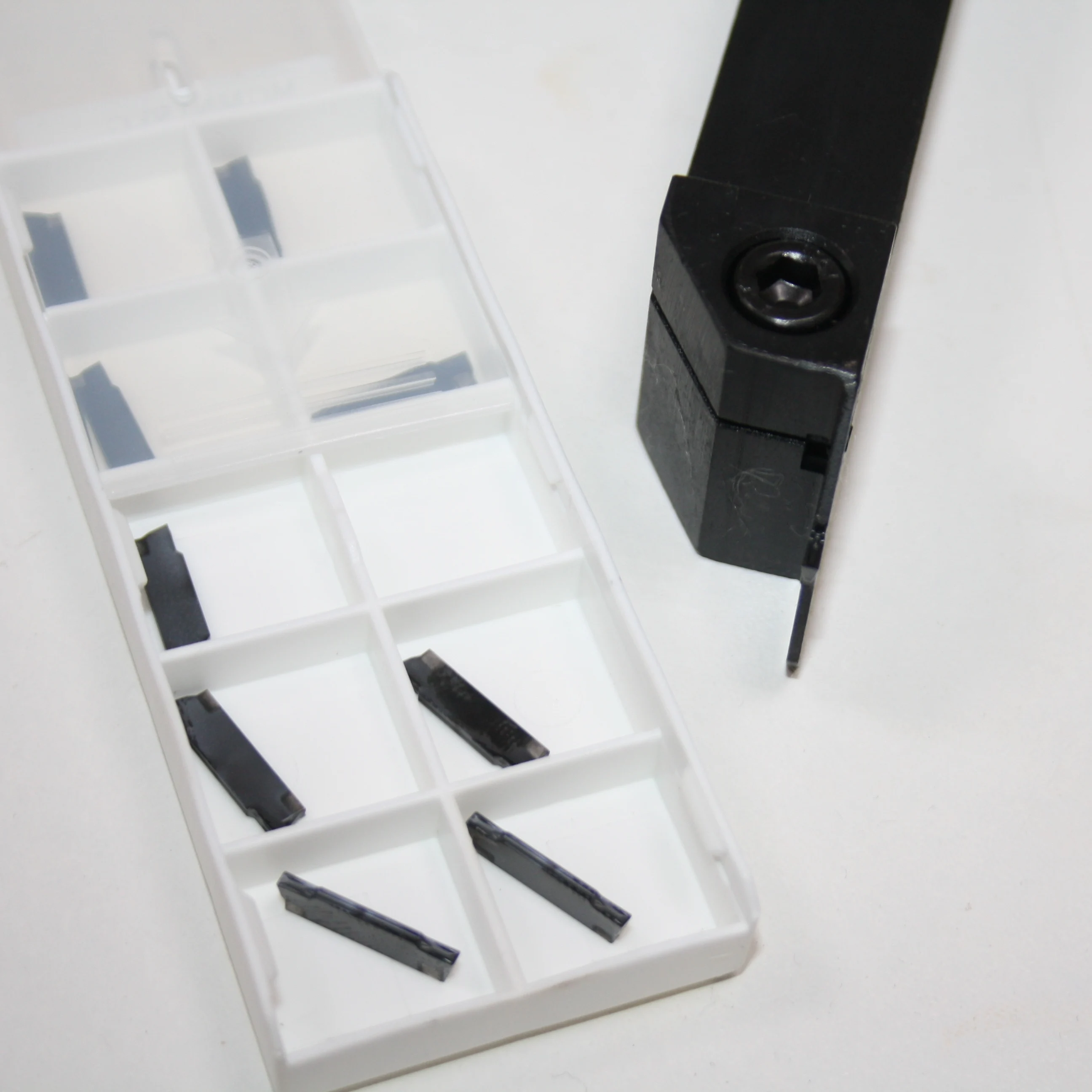 токарная отрезная пластина 1мм. отрезная пластина zcc 3мм размер. пластины для отрезных резцов. пластины mgmn 200. отрезной резец со сменными пластинами.