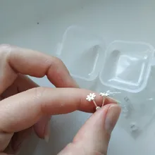 La Monada-pendientes pequeños de tuerca para mujer, de Plata de Ley 925, flor negra, pendiente para mujer, tuerca coreana, plata 925, joyería para mujer