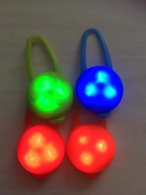 Perro mascota LED nocturno linterna perro gato Collar brillante colgante de seguridad para mascotas lleva Collar luminosa decoración brillante collares para perro