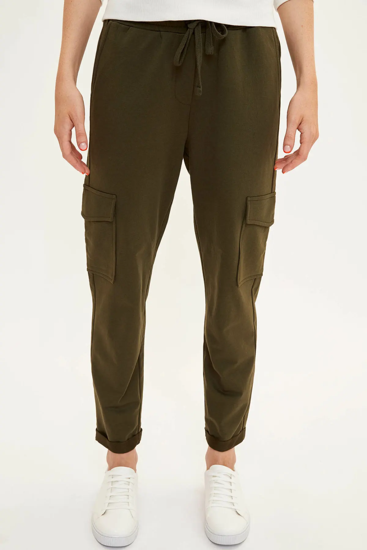 

DeFacto Woman Trousers-L8022AZ19AU