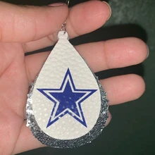 Блестящие футбольные ковбойские командные серьги, кожаные серьги, трехслойные кожаные серьги-капли в виде листьев, мы можем изготовить ваш образец