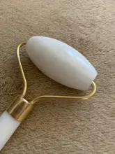 Rodillo de Jade para masaje Facial, rodillo de Jade verde y rosa, piedra Natural, herramientas para el rostro, mentón, cuello, belleza, cuidado de la piel