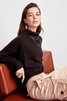 

Trendyol Black-Throated Knitwear Sweater TWOAW20KZ0090