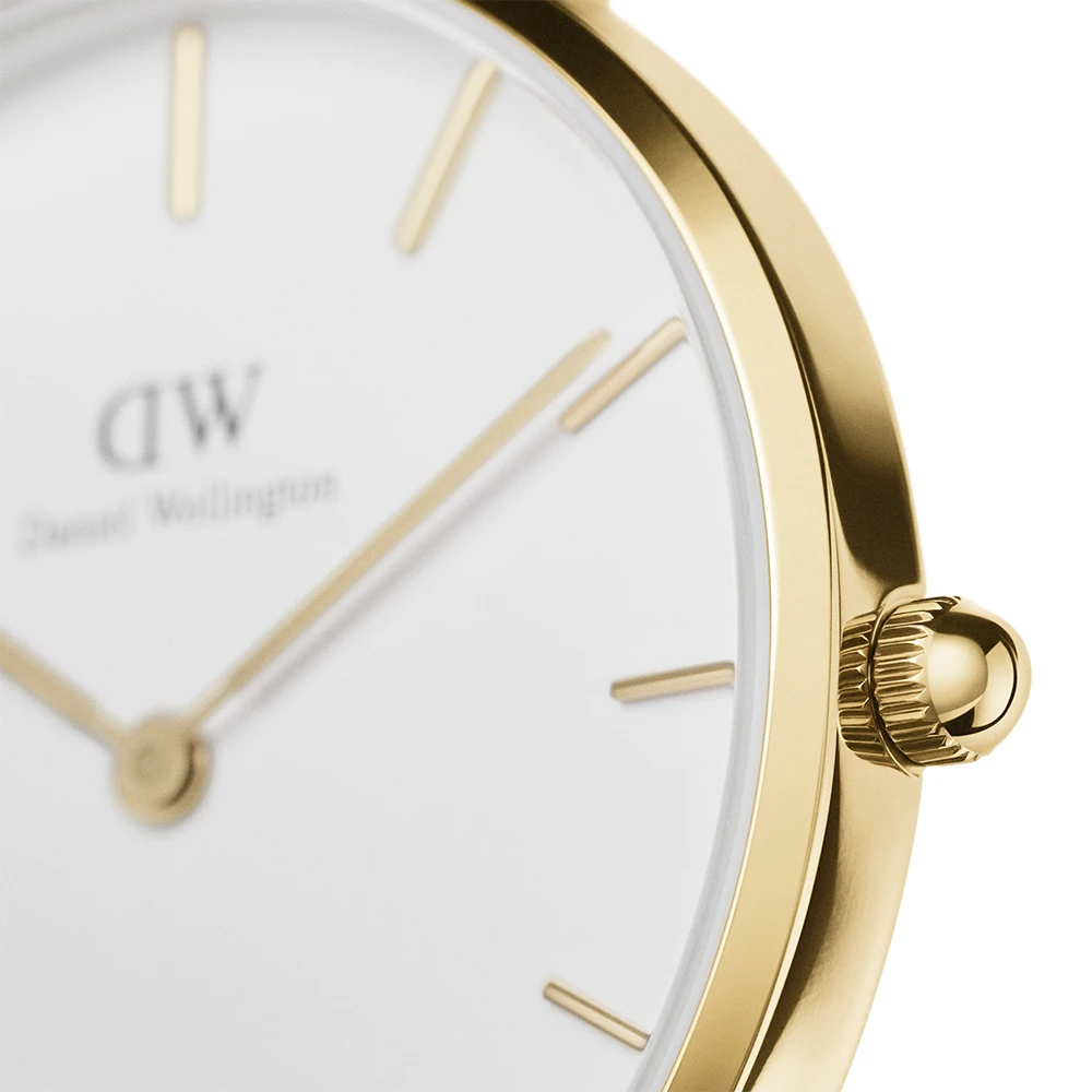 DW00100348_Petite_32_Evergold_White_CloseUp_Angle1