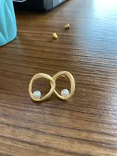 Pendientes pequeños de perlas atmosférica para mujer, joyería sencilla con personalidad suave de joker, aretes geométricos delicados