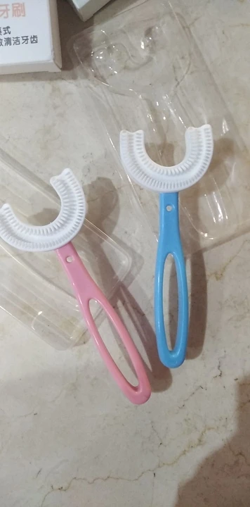 Kid's U-shape toothbrush photo review