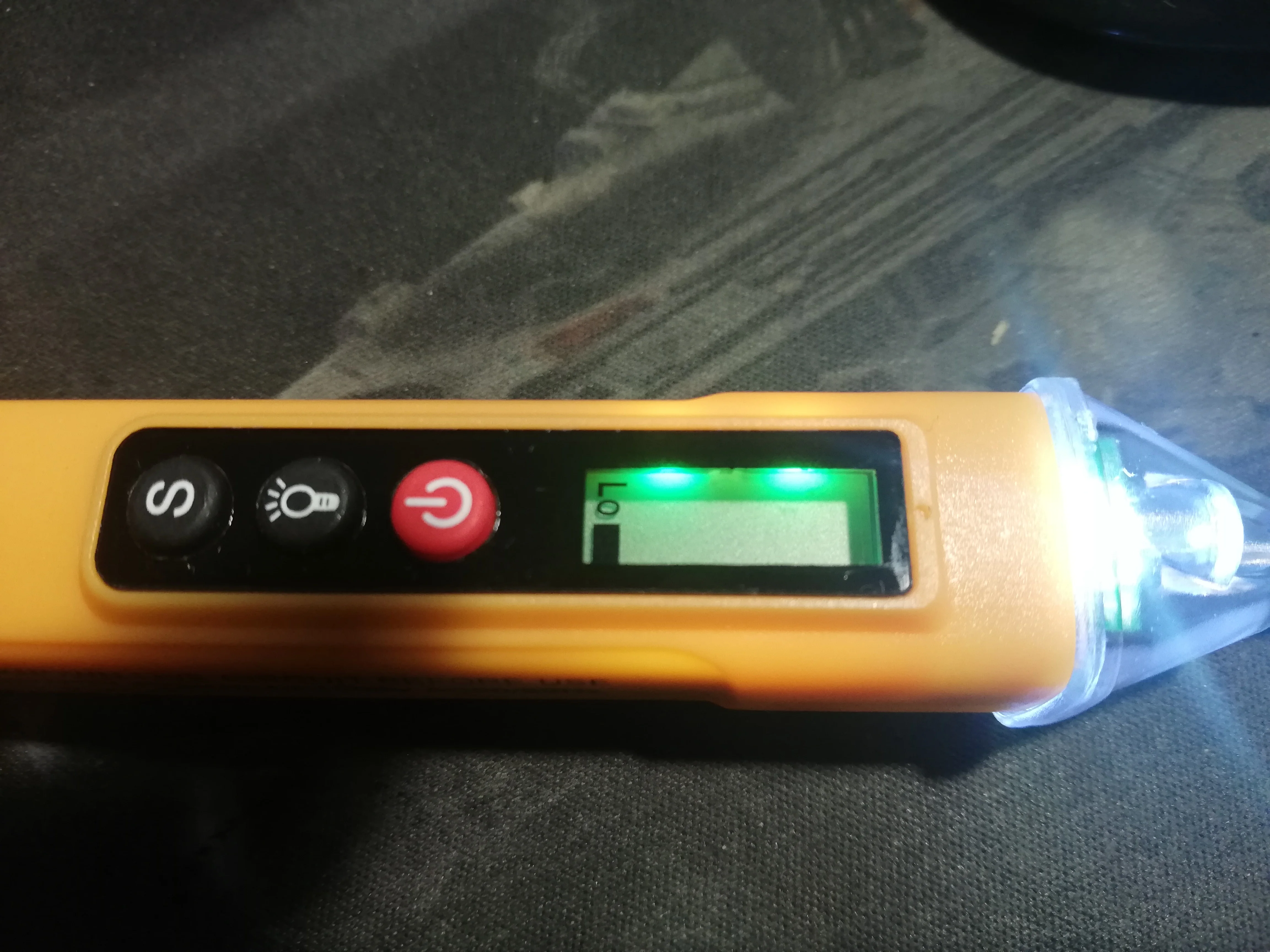 Отзыв о товаре ANENG VC1010 вольтметр цифровой тестер индикатор напряжения тестер напряжения Цифровые датчики напряжения переменногопостоянного тока умная бесконтактная ручка измерительный прибор индикаторная отвёртка вольтметры от пользователя A***n