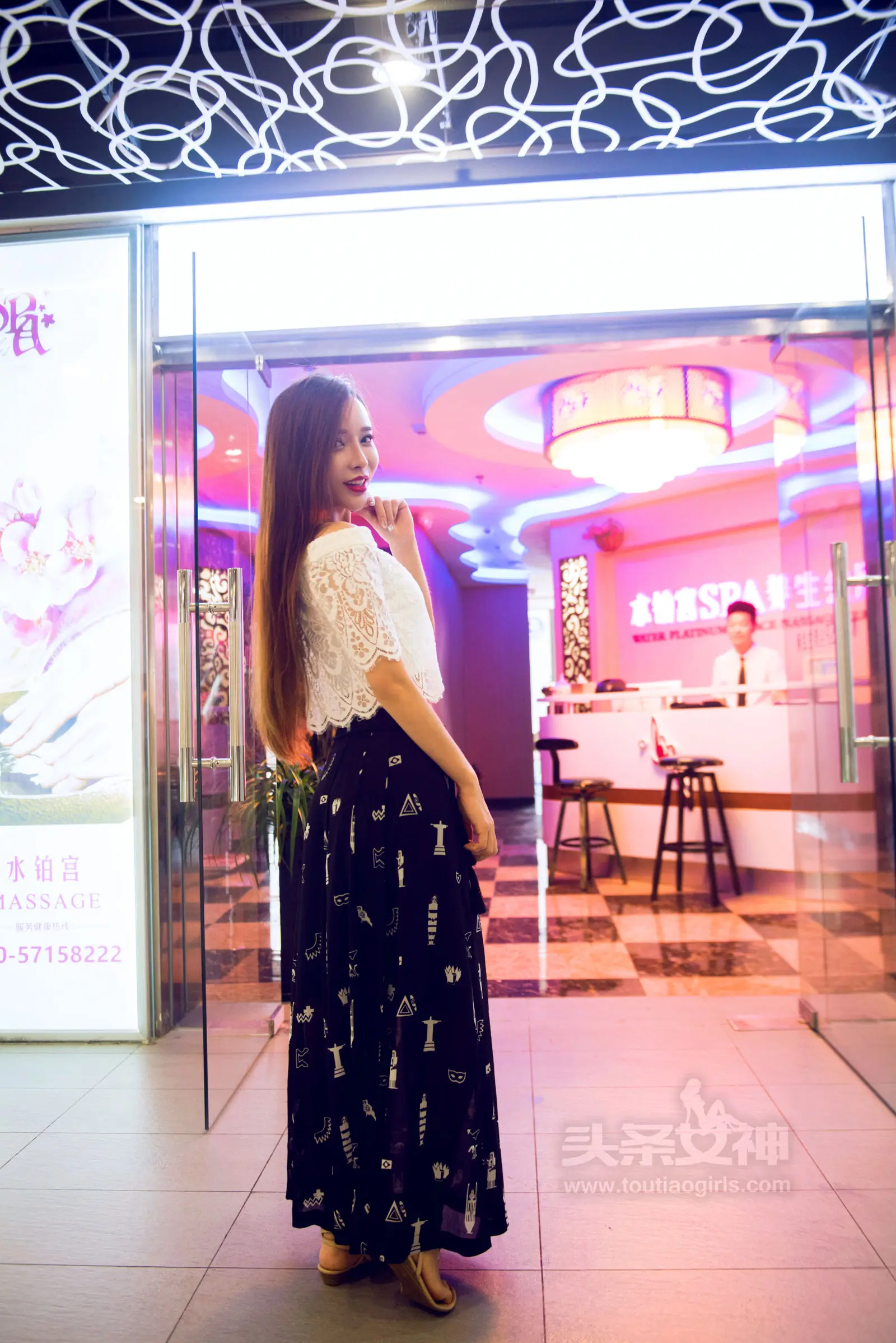 [TouTiao头条女神] 2017.08.30 女神探店水铂宫篇 艾小青