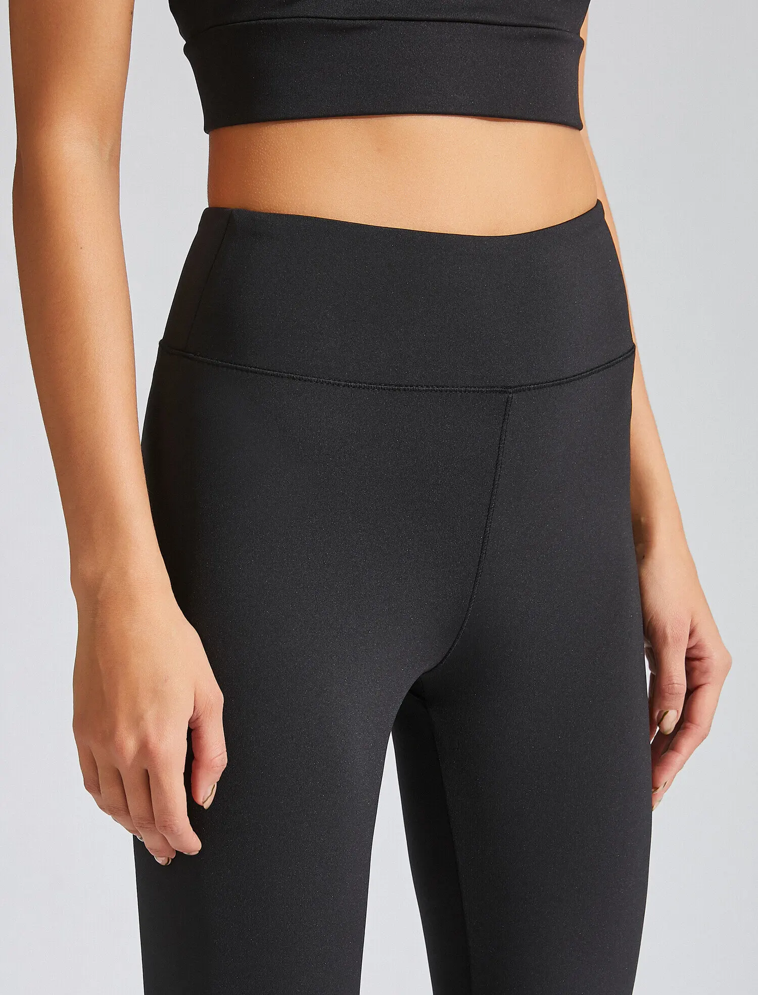 polar shift emboss black