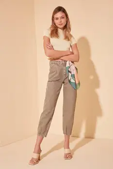 

Trendyol-Flushing Pleated High Waist Mom Jeans TWOSS20JE0395