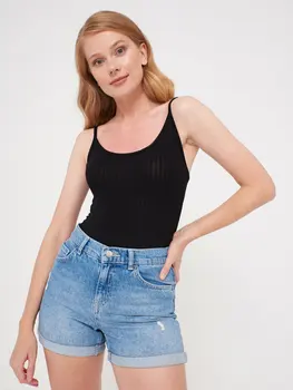 

Textured Fabric Pendant Undershirt