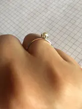 ZHOUYANG-Anillo delicado delgado de estilo minimalista con una mini perla, joyería fina, color amarillo claro dorado