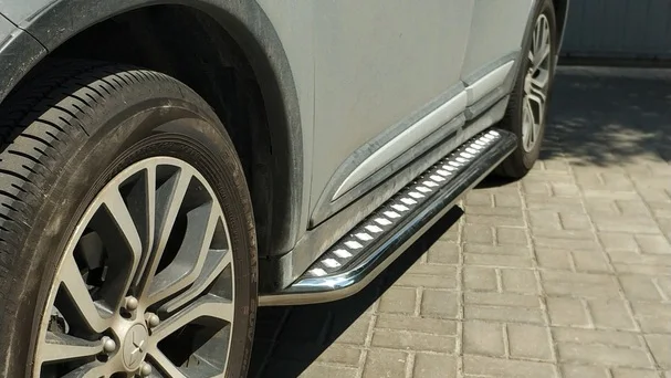 Пороги подножки для Mitsubishi Outlander из нержавеющей стали со штатными креплениями