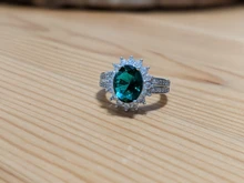 Huitan-anillos de boda de la serie de plantas románticas, anillo de compromiso de estilo europeo Vintage con piedra verde brillante, forma de flor de lujo